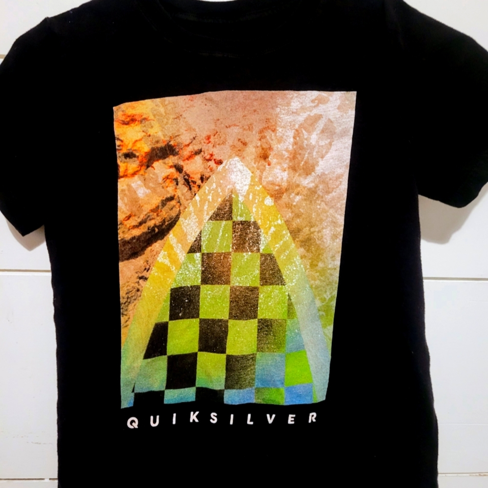 Boys quicksilver tee size 8/10